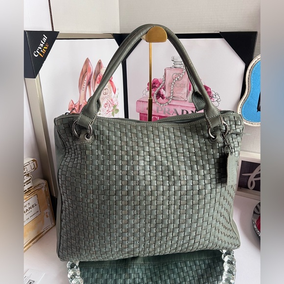 Handcrafted in India Woven real Leather Handbag - Picture 9 of 12